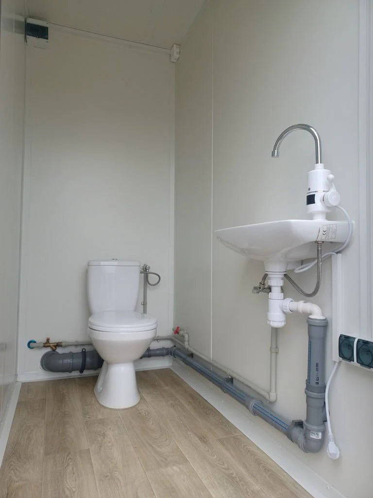 Contentor sanitário duplo com 2 cabines – sanita e chuveiro