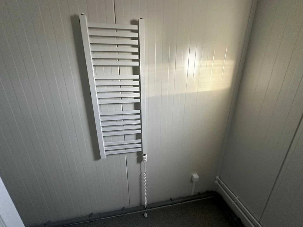 Contentor sanitário 3x6 – 6 chuveiros, 2 lavatórios, esquentador de 300 litros