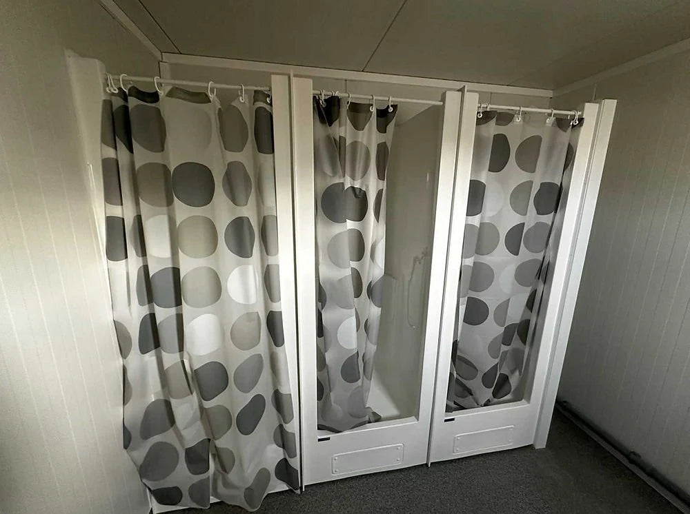 Contentor sanitário 3x6 – 6 chuveiros, 2 lavatórios, esquentador de 300 litros