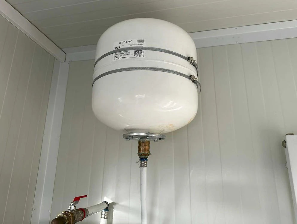 Contentor sanitário 3x6 – 6 chuveiros, 2 lavatórios, esquentador de 300 litros